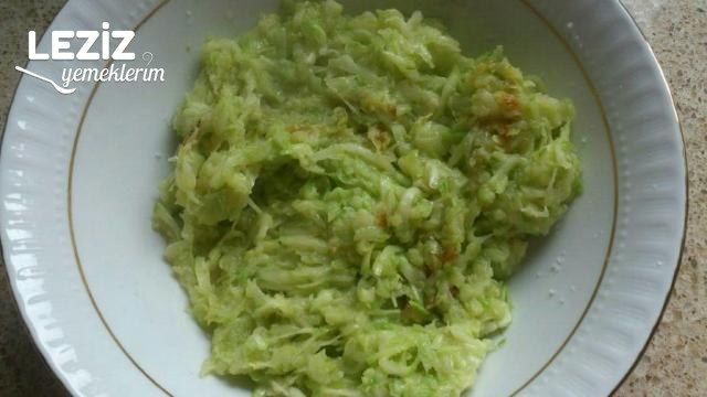 Yoğurtlu Şehriyeli Kabak Salatası