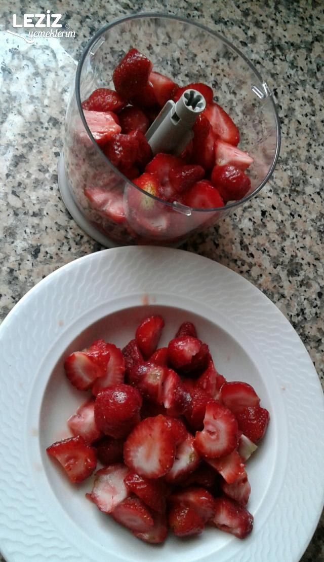 Ev Yapımı Çilekli Dondurma