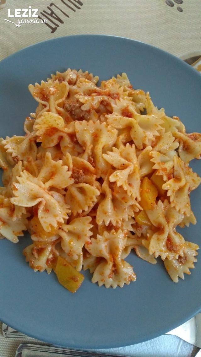Patatesli Kıymalı Makarna