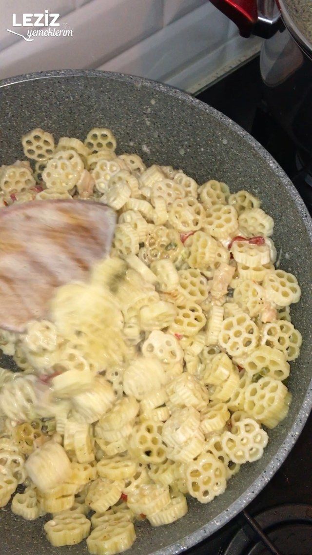 Kremalı Tavuklu Makarna