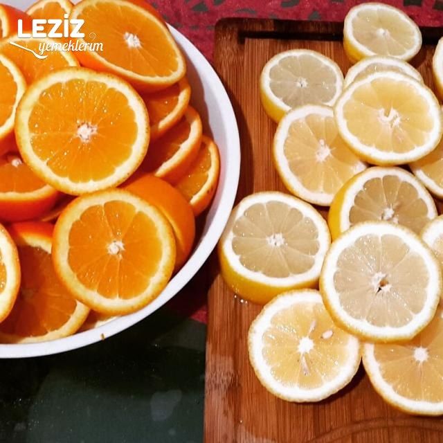 Yazın Limonata Yapımı İçin Buzluğa Portakal Ve Limonu Nasıl Koyarız