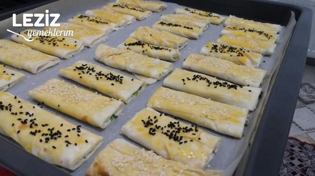 Fırında Peynirli İkramlık Rulo Börek