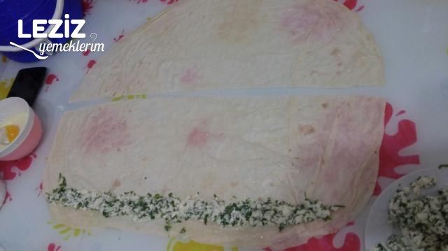 Fırında Peynirli İkramlık Rulo Börek