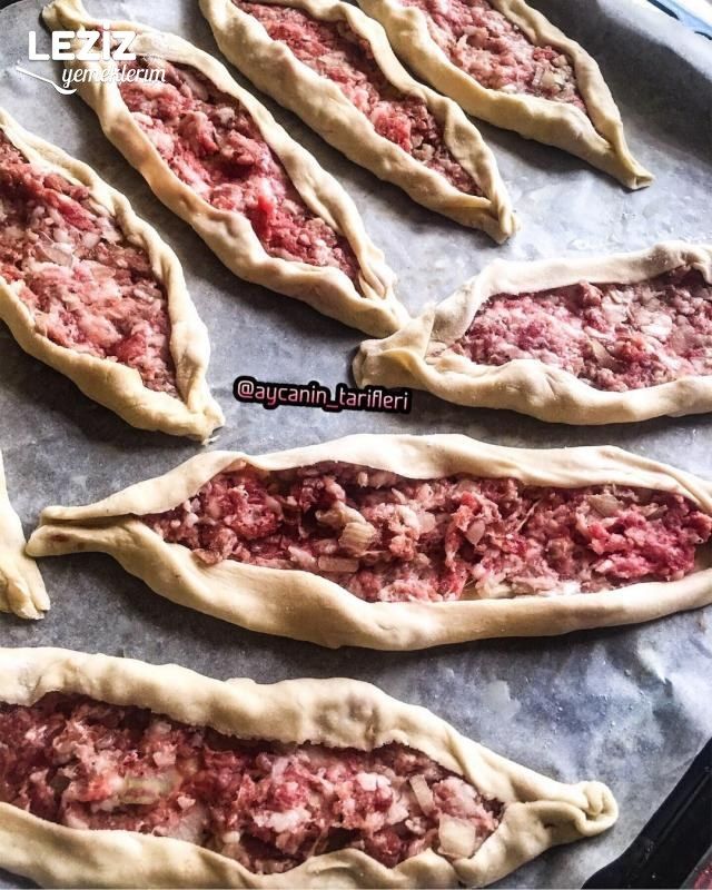 Kıymalı Ve Kaşarlı Pide