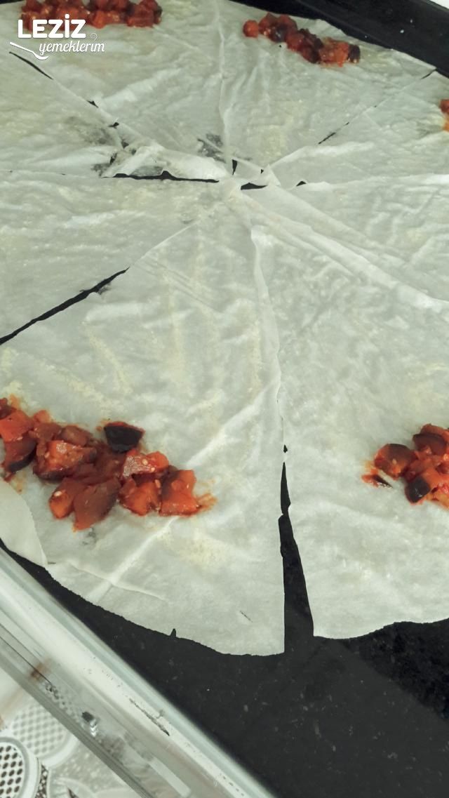 Hazır Yufkadan Patlıcanlı Börek