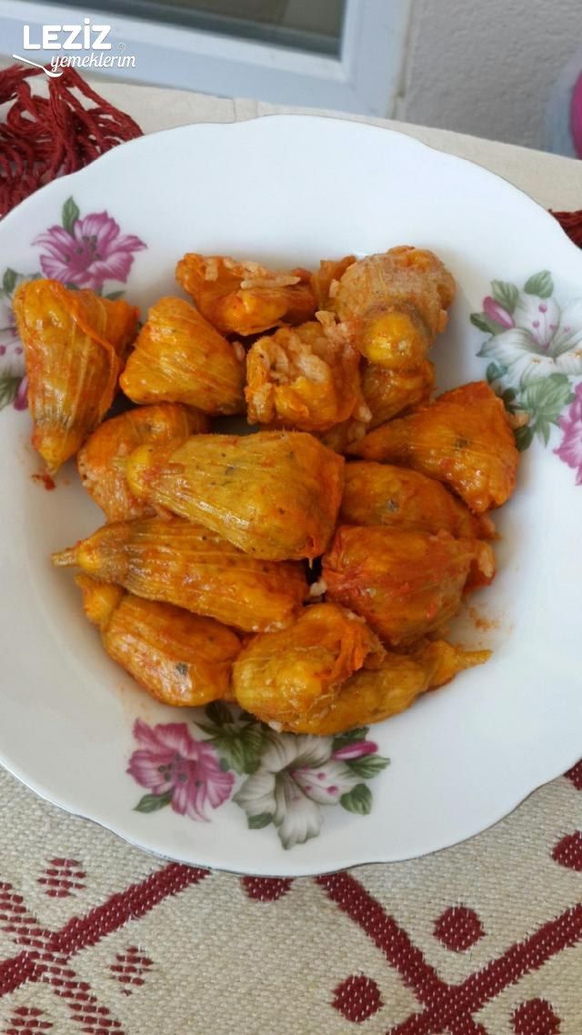 Kabak Çiçeği Dolması (Salçalı)