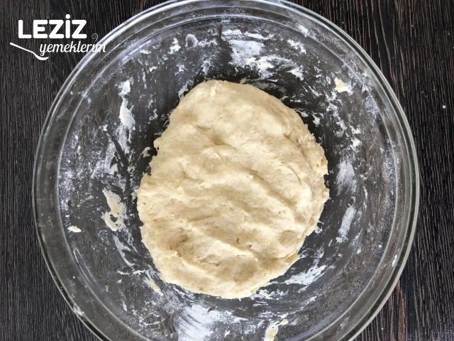 Evde Pizza Tarifi (Mayasız Pizza Hamuru İle)