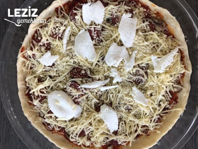 Evde Pizza Tarifi (Mayasız Pizza Hamuru İle)