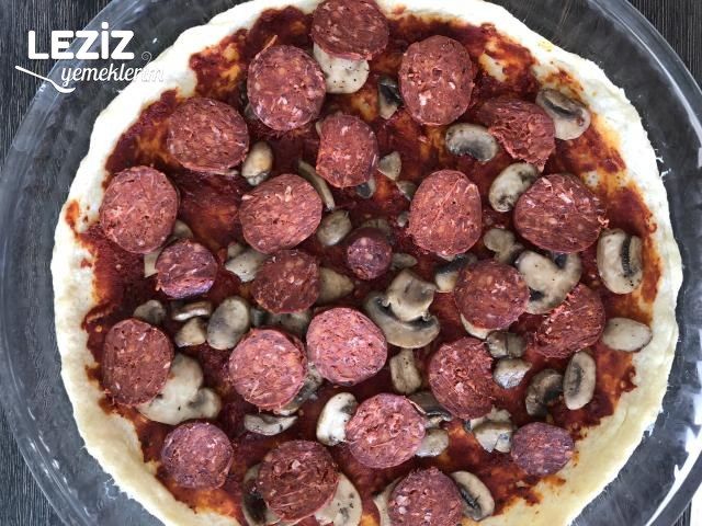 Evde Pizza Tarifi (Mayasız Pizza Hamuru İle)