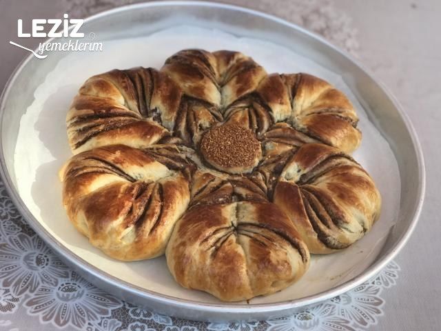 Çikolatalı Çiçek Çörek