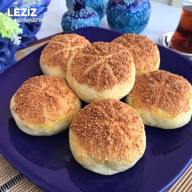 Susamlı Puf Poğaça (Yoğurt Suyu İle Yapılmış)