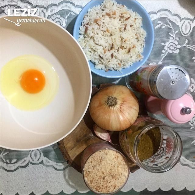 Artan Pilavı Değerlendirmenin En Güzel Yolu Pirinç Pilavı Köftesi