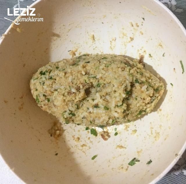 Artan Pilavı Değerlendirmenin En Güzel Yolu Pirinç Pilavı Köftesi