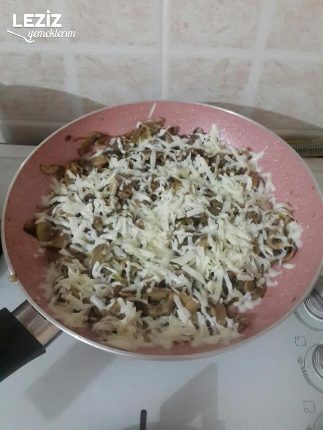 Kekikli Kaşarlı Mantar Tava