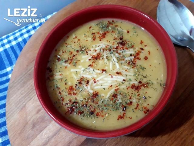 Tavuk Suyuna Şehriyeli Kırmızı Mercimek Çorbası