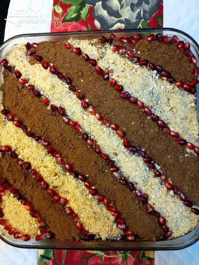 İki Renkli Kumlu Pasta