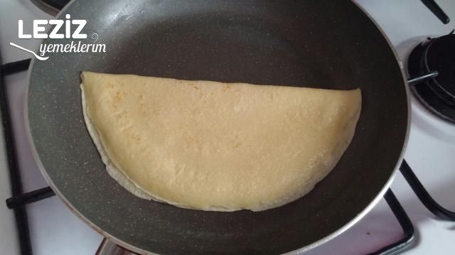 Kahvaltıya Enfes Kaşarlı Krepler