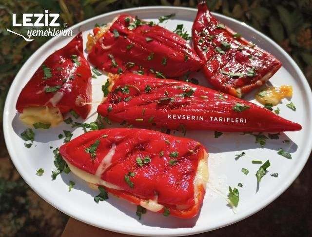 5 Dakikada Kırmızı Biber Tostu