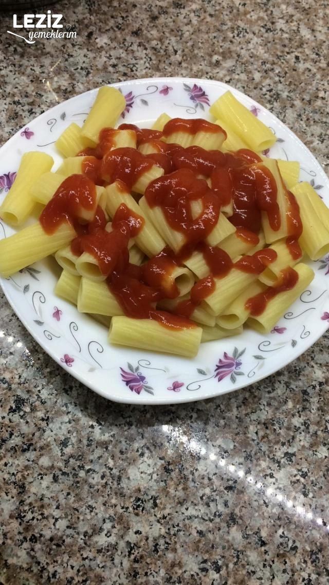 Ketçaplı Sade Makarna