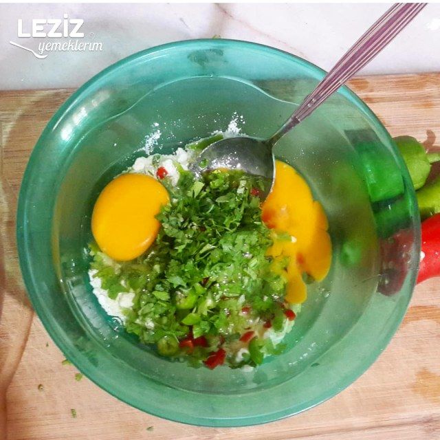 Biberli Peynirli Omlet (Harika Lezzet - Mutlaka Deneyin)