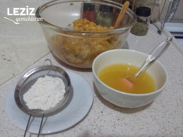 Çıtır Çıtır Kıymalı Patatesli Börek