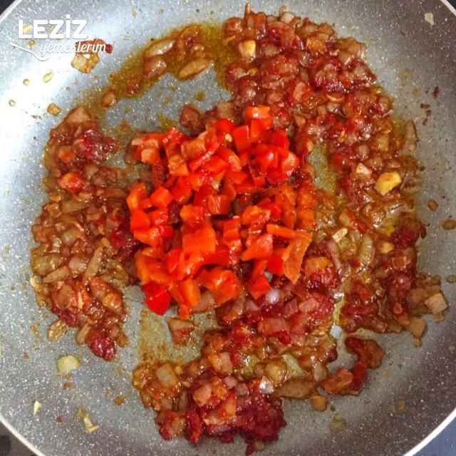 Yumurta-yı Hümayun Benzeri Soğanlı Salçalı Tarçınlı Yumurta
