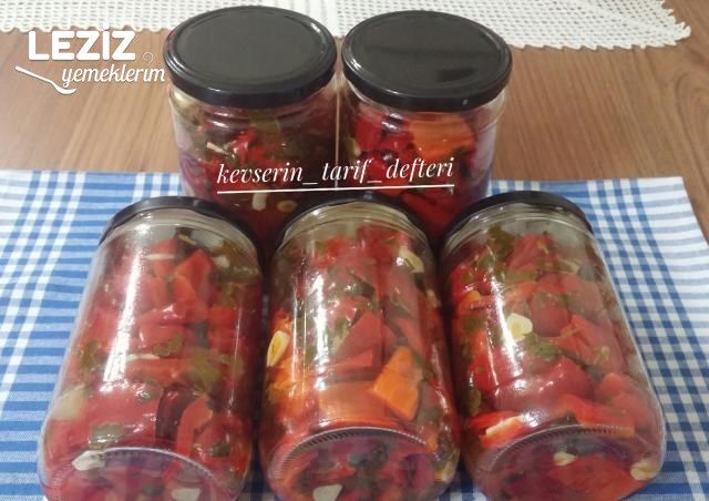 Yağlı Kırmızı Biber Turşusu Tarifi