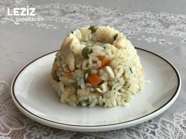 Tavuklu Garnitürlü Pirinç Pilavı