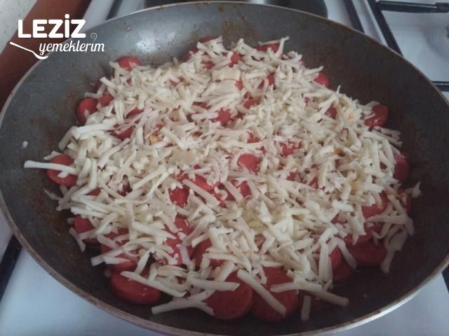 Salçalı Kaşarlı Sosis (5 Dakikada Hazır)