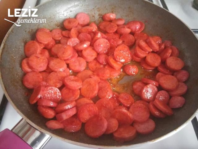 Salçalı Kaşarlı Sosis (5 Dakikada Hazır)