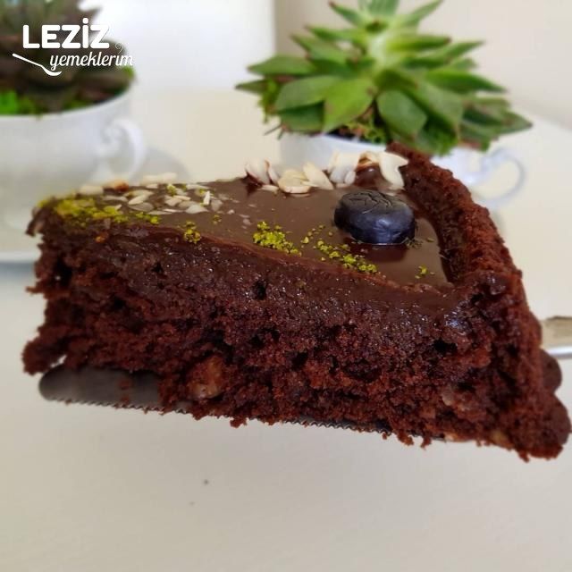Beyaz Çikolata Soslu Ganajlı Tart Kek