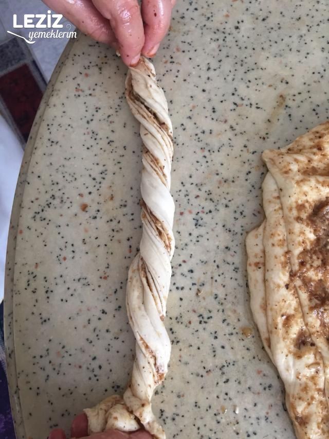 Haşhaşlı Cevizli Çörek