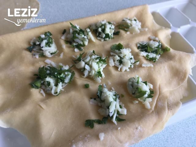 Ravioli Makarna Peynir Dolgulu Domates Soslu