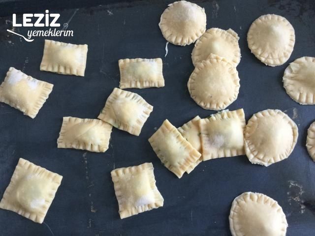 Ravioli Makarna Peynir Dolgulu Domates Soslu