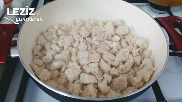 Bezelyeli Patatesli Tavuk Yemeği