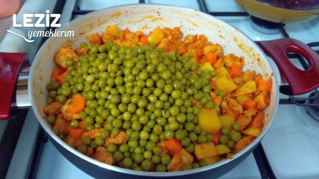 Bezelyeli Patatesli Tavuk Yemeği
