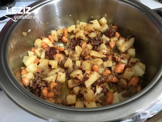 Kıymalı Bezelye Yemeği