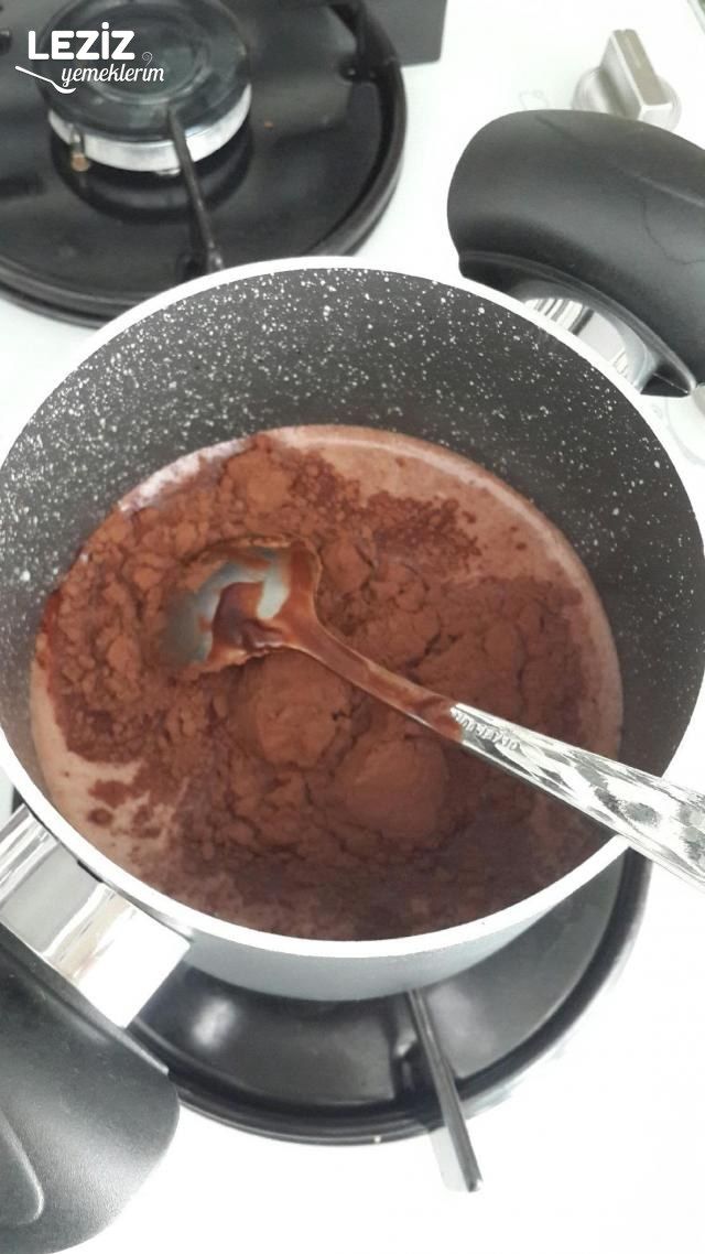 Brovni Tadında Soslu Muffin Kek