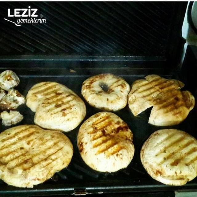 Tost Makinesinde Izgara Tadında Nefis Mantar