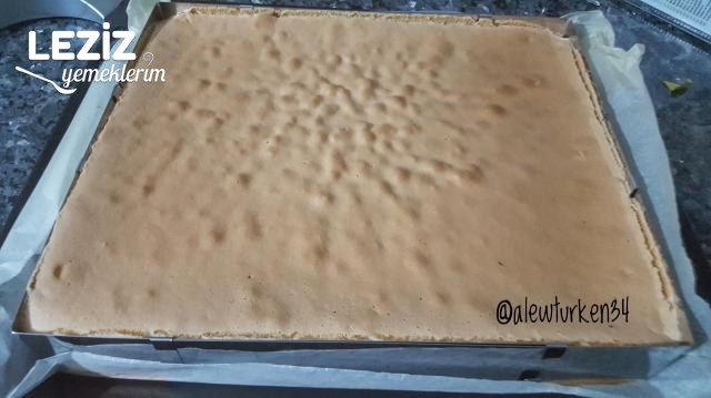 30 Kişilik Doğum Günü Pastası (Vişneli Çikolatalı)