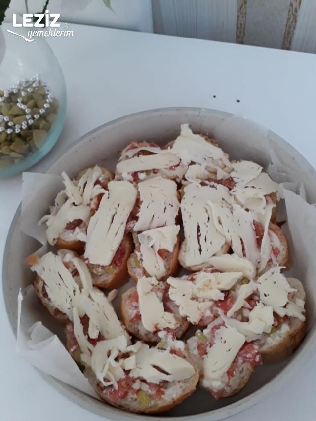 Bayat Ekmekten Pratik Pizza