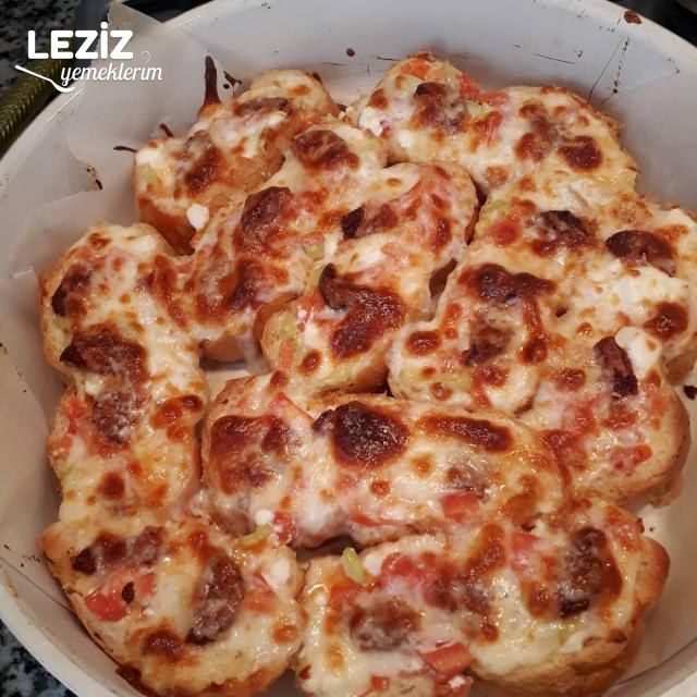 Bayat Ekmekten Pratik Pizza