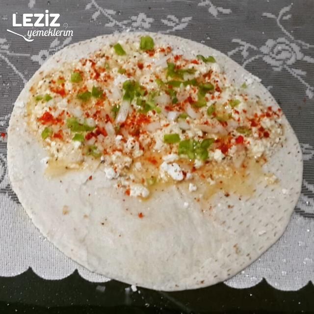 Tost Makinesinde 2 Dakikada Lavaş Böreği