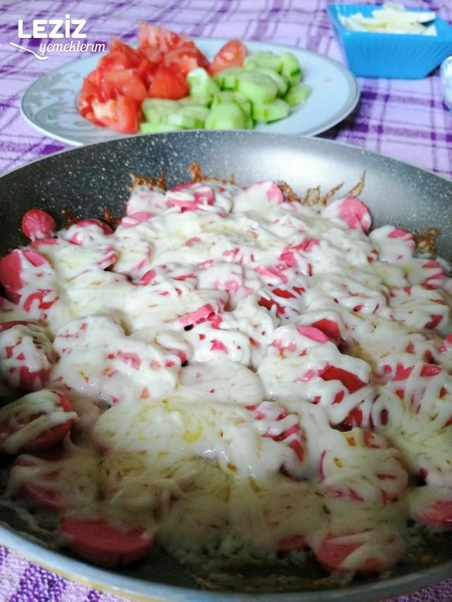 5 Dakikada Kahvaltıya Kaşarlı Sosis