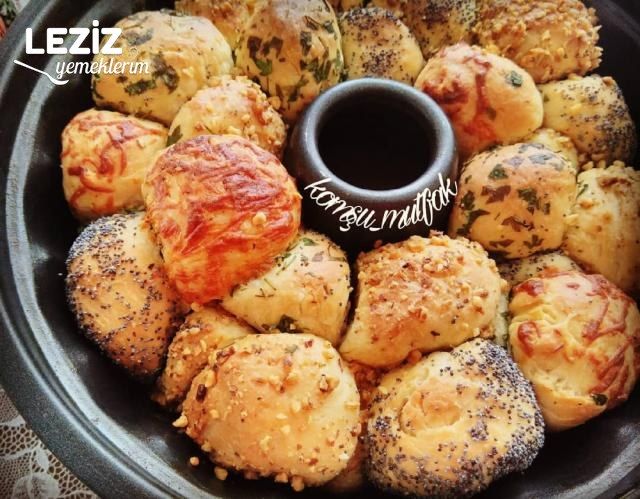 Kek Kalıbında Renkli Çörek