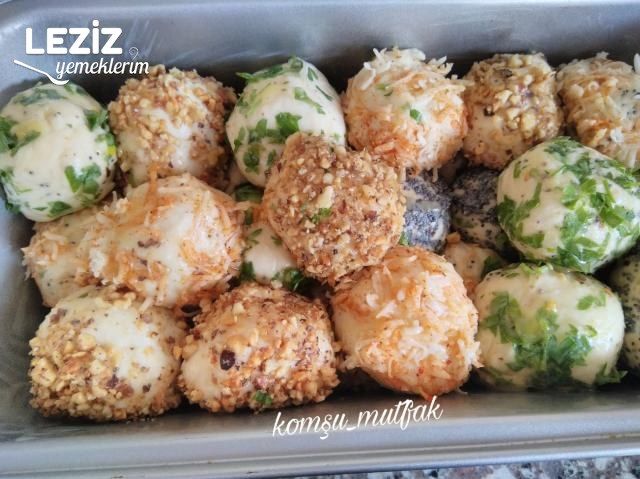 Kek Kalıbında Renkli Çörek