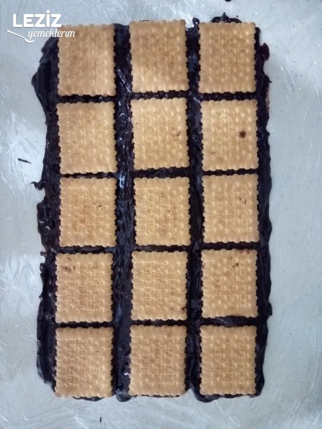 Bisküvili Muzlu Üçgen Pasta