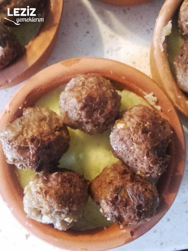 Güveçte Patates Püreli Köfte Tarifi