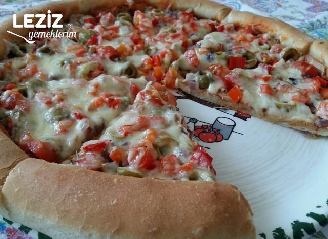 Kenarları Peynir Dolgulu Pizza