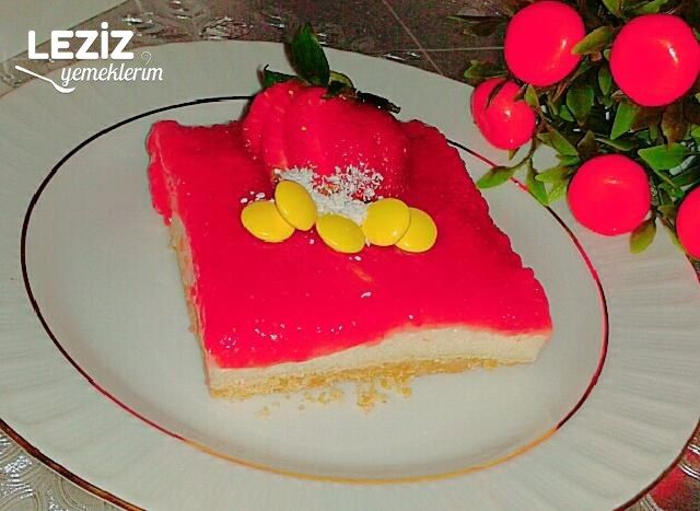 Çilek Soslu Tatlı Tarifi